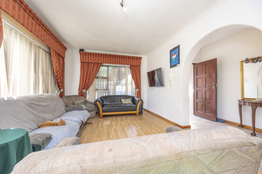 6 Bedroom Property for Sale in Plattekloof 1 Western Cape